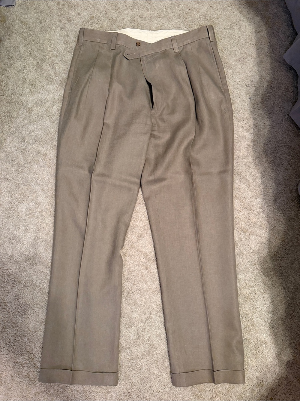 Men's Classic Pleated Dress Pants in Olive Brown